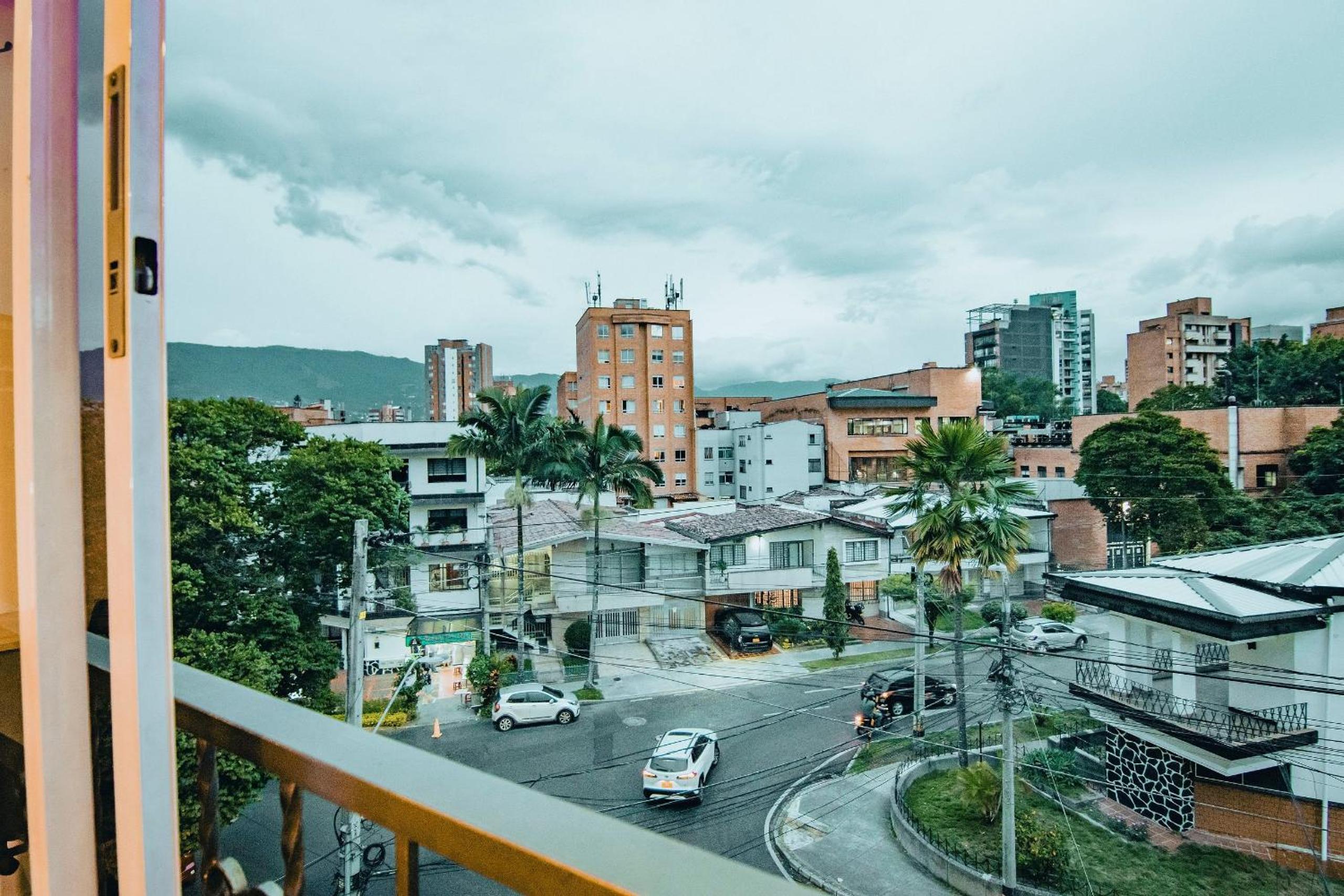 ED SANTO TOMAS LAURELES MEDELLIN