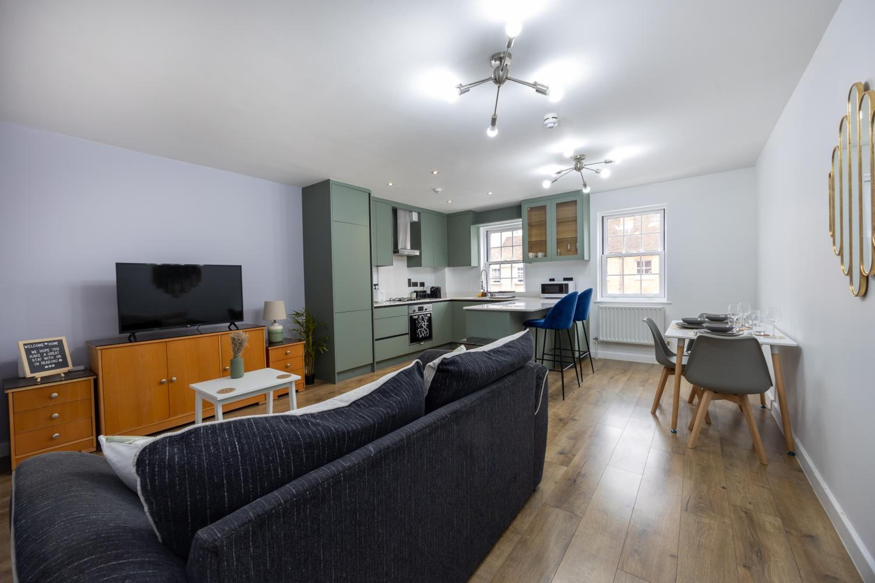 Stunning 3BR, Free Parking, near Town Center, Long term discoun view 2