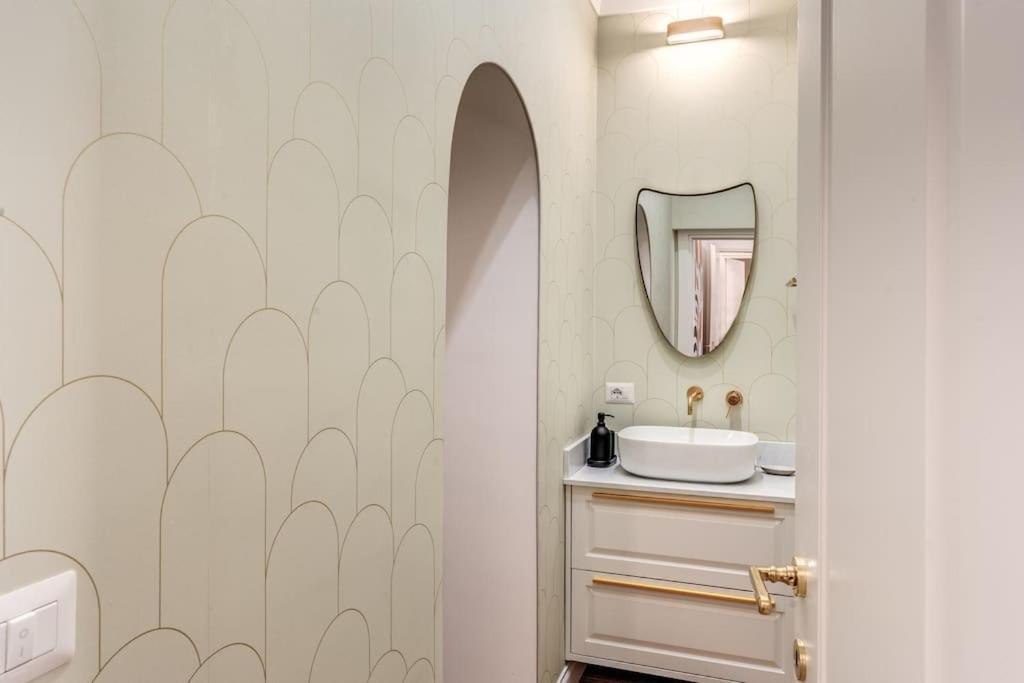 3 bedroom apartment Via Genova Monti area