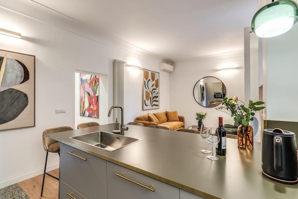 3 bedroom apartment Via Genova Monti area