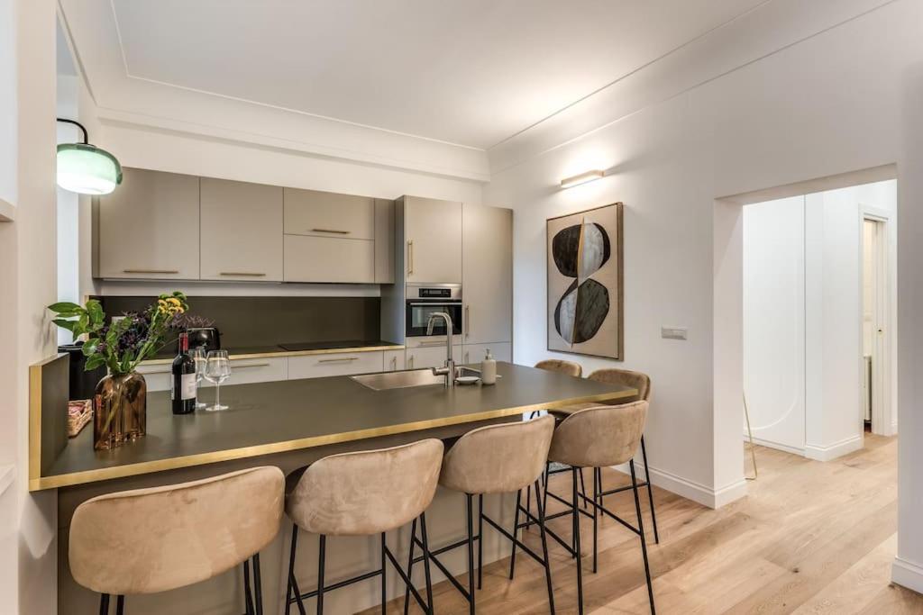 3 bedroom apartment Via Genova Monti area