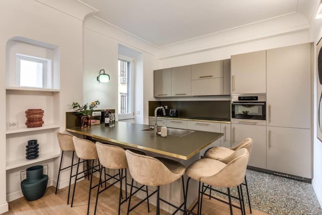 3 bedroom apartment Via Genova Monti area