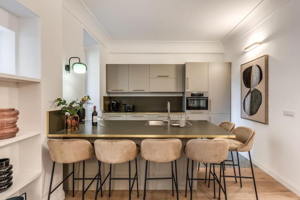 3 bedroom apartment Via Genova Monti area