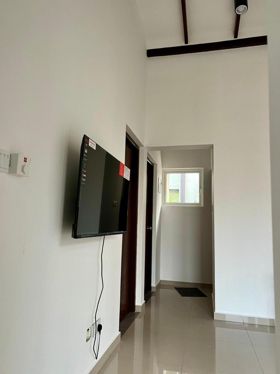 Kahathuduwa Golf Residence Luxury Family Home view 5