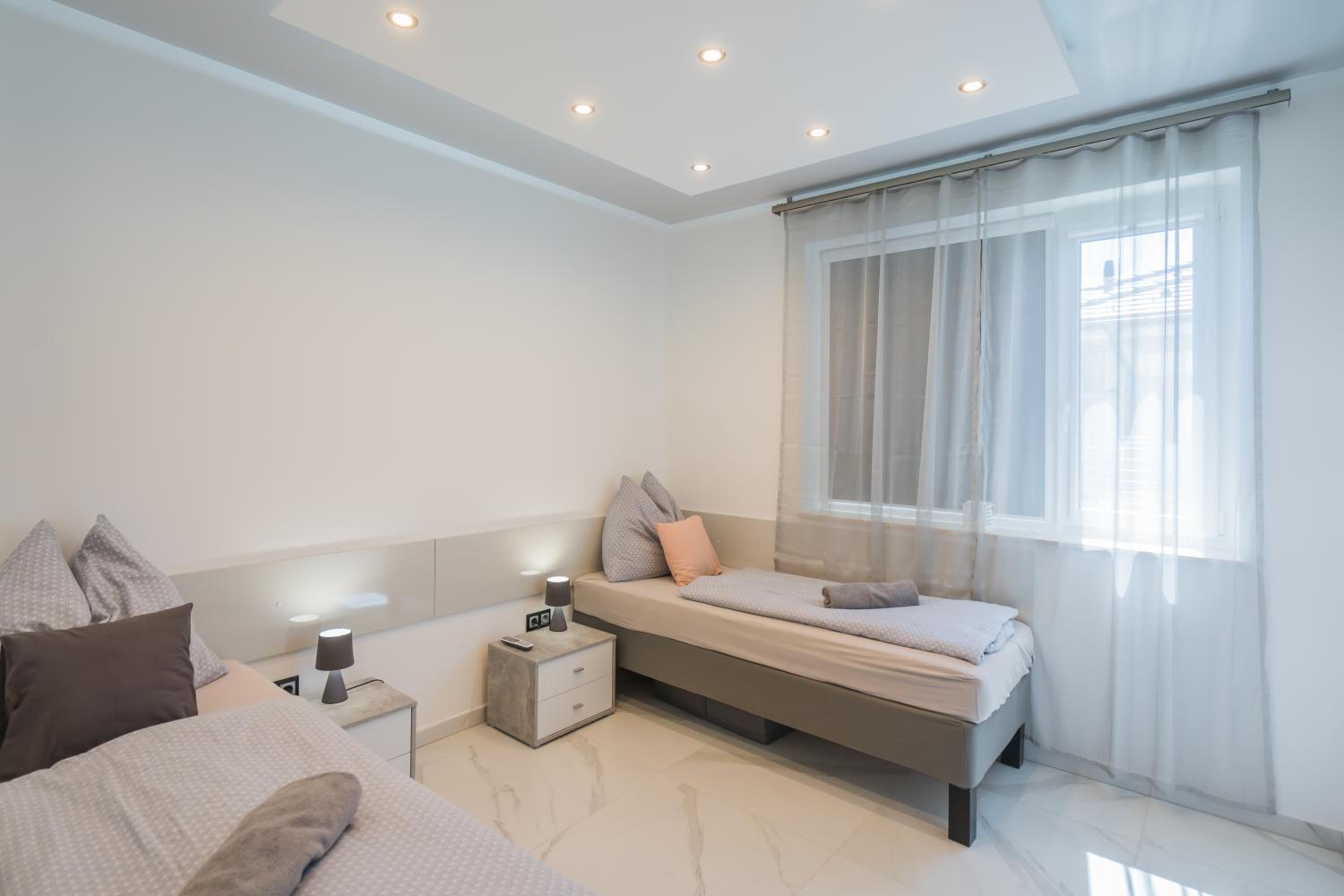 Roni Apartmanok Siófok view 4