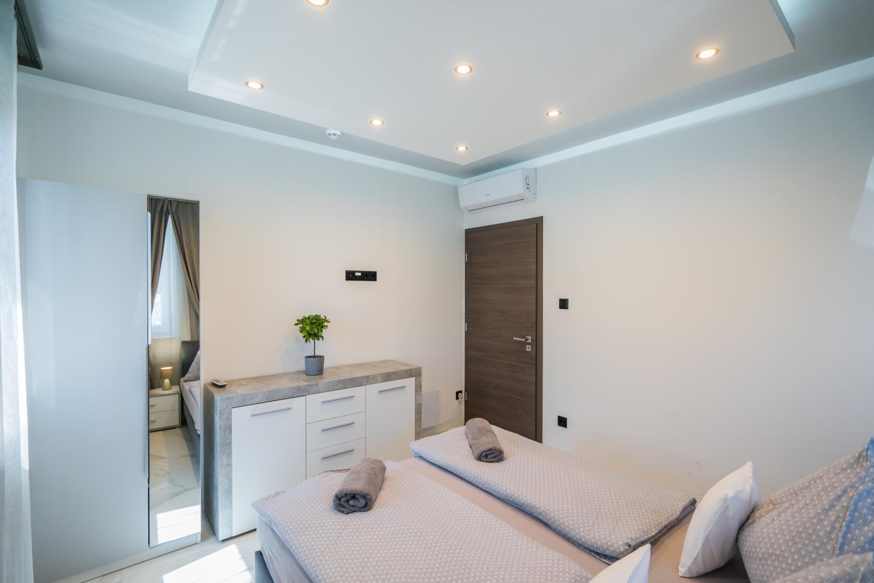Roni Apartmanok Siófok view 5