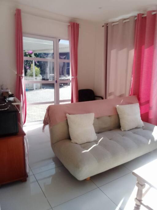 Bright and Sunny Studio Cottage view 5