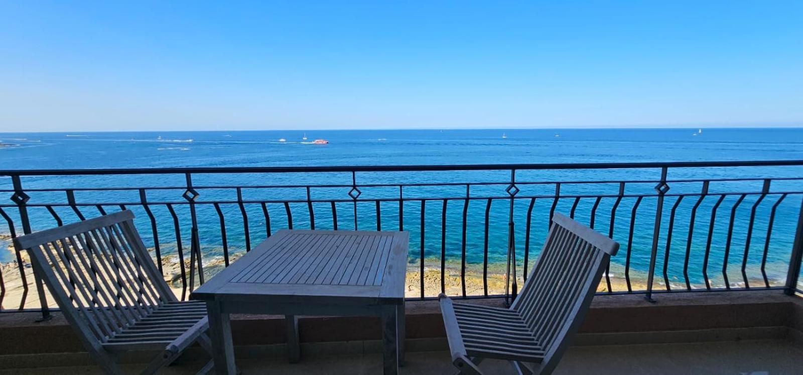 Seaview 3 bedrooms in Balluta Beach view 2