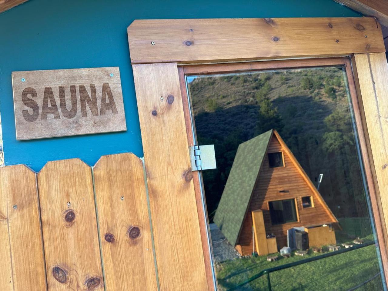 Warm Family Glamping Cabin with Kids Playground