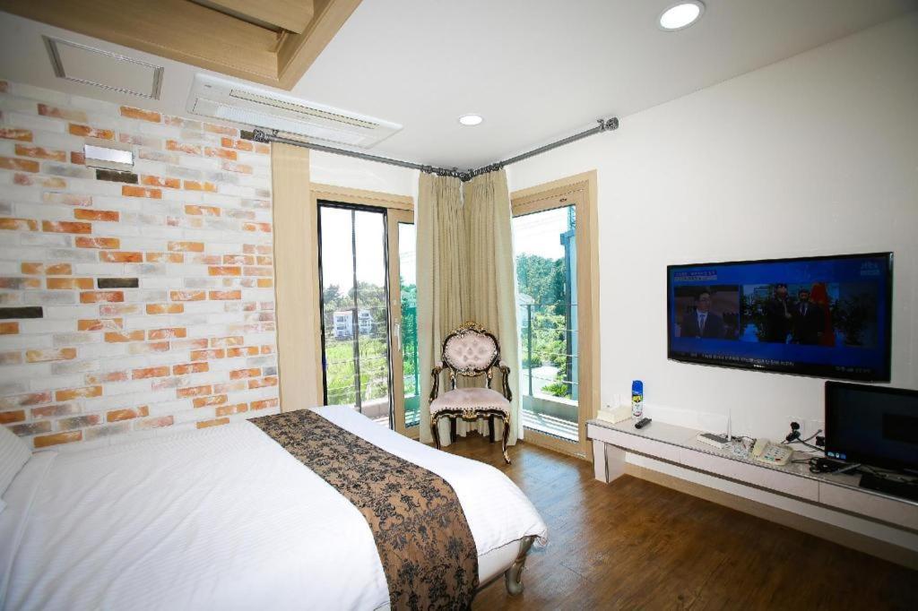 Port Avenue Hotel N Resort