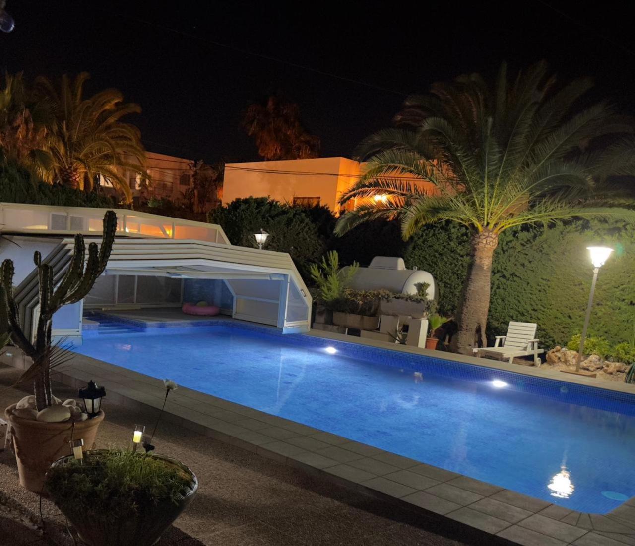 Chalet Los Almendros con piscina privada