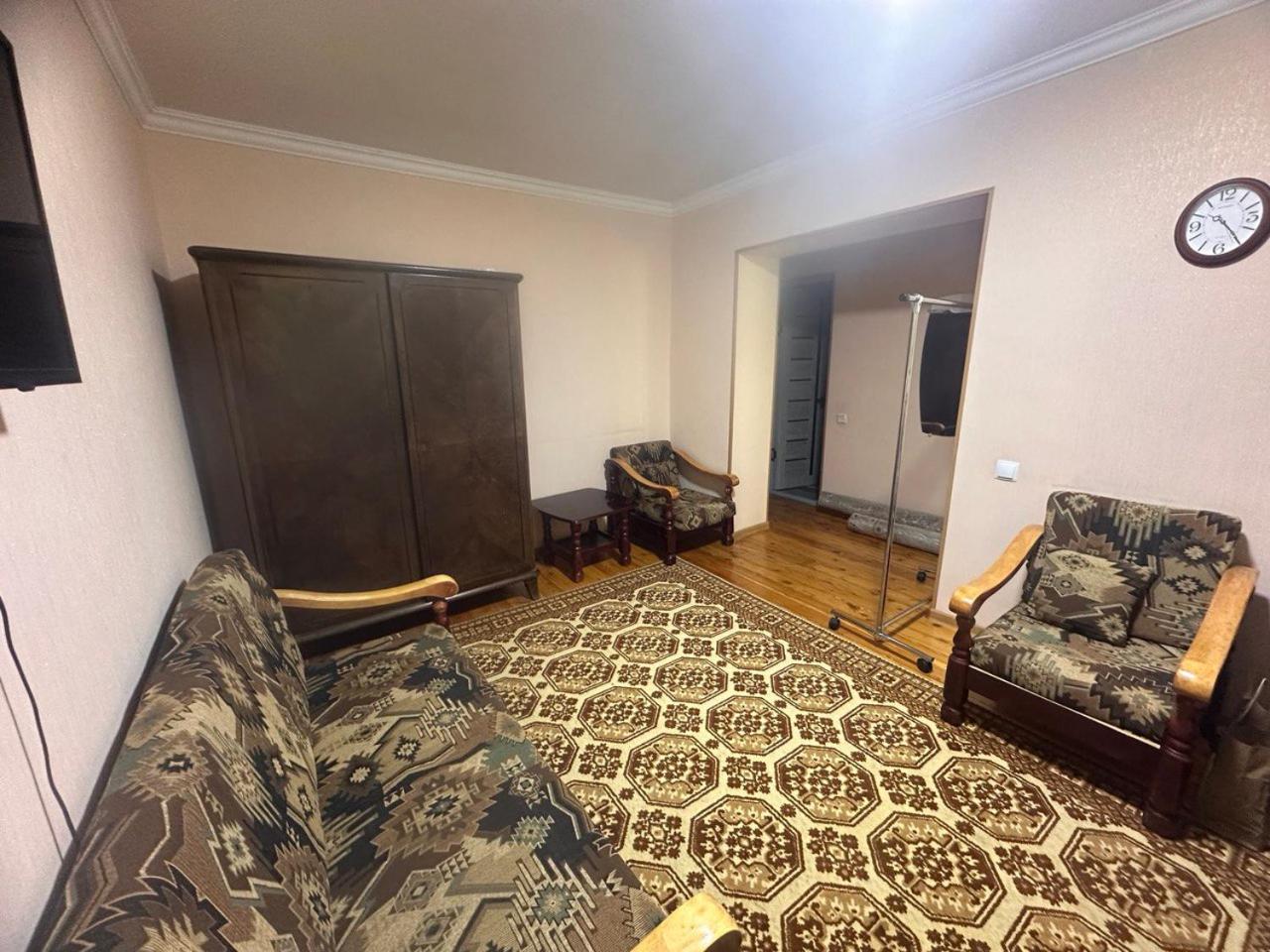 cozy apartment near the Kosmonavtov metro station view 2