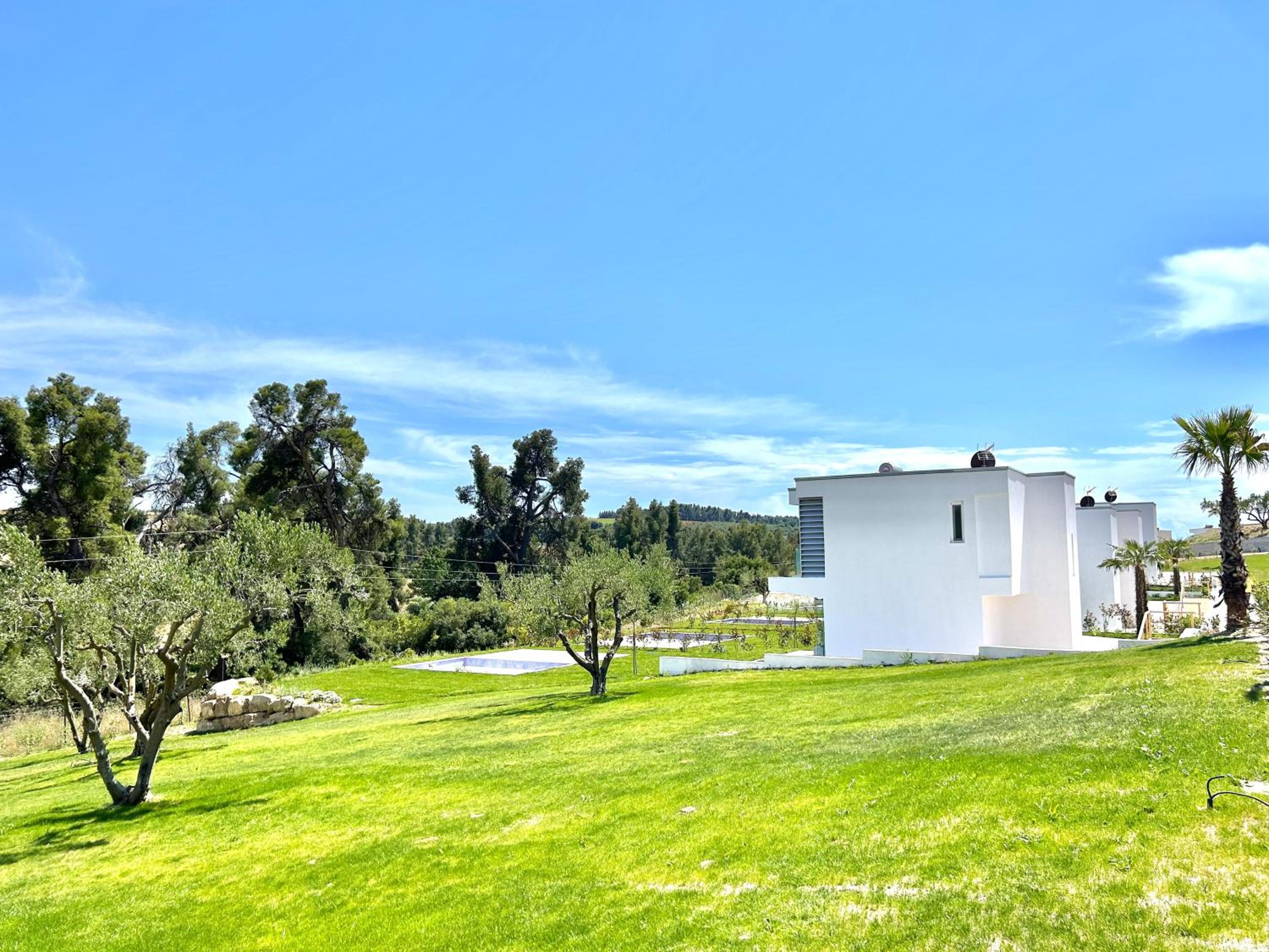 Hotel Sani Beverly Hills Luxury Villas - Image 1