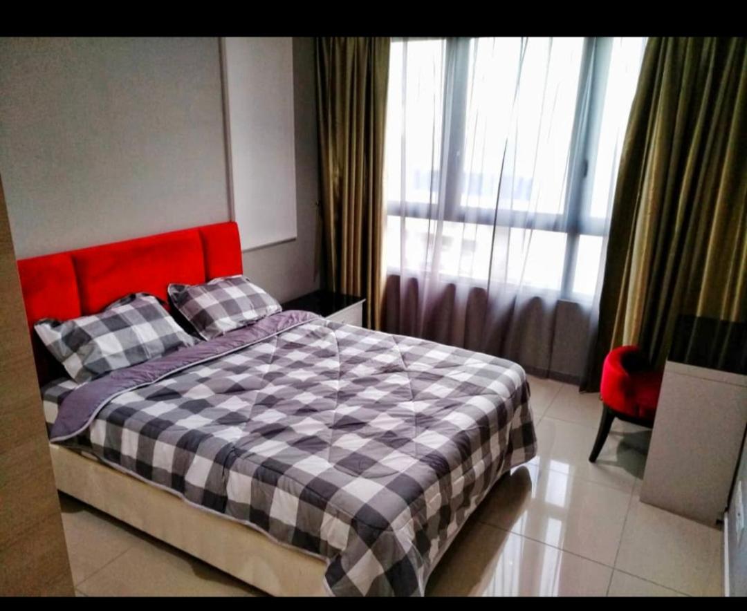 Happy Holiday Suite