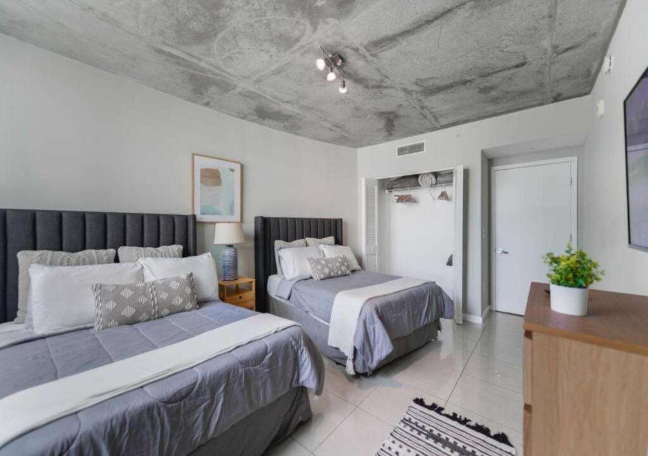 Amazing Condo with Pool at Midblock Miami