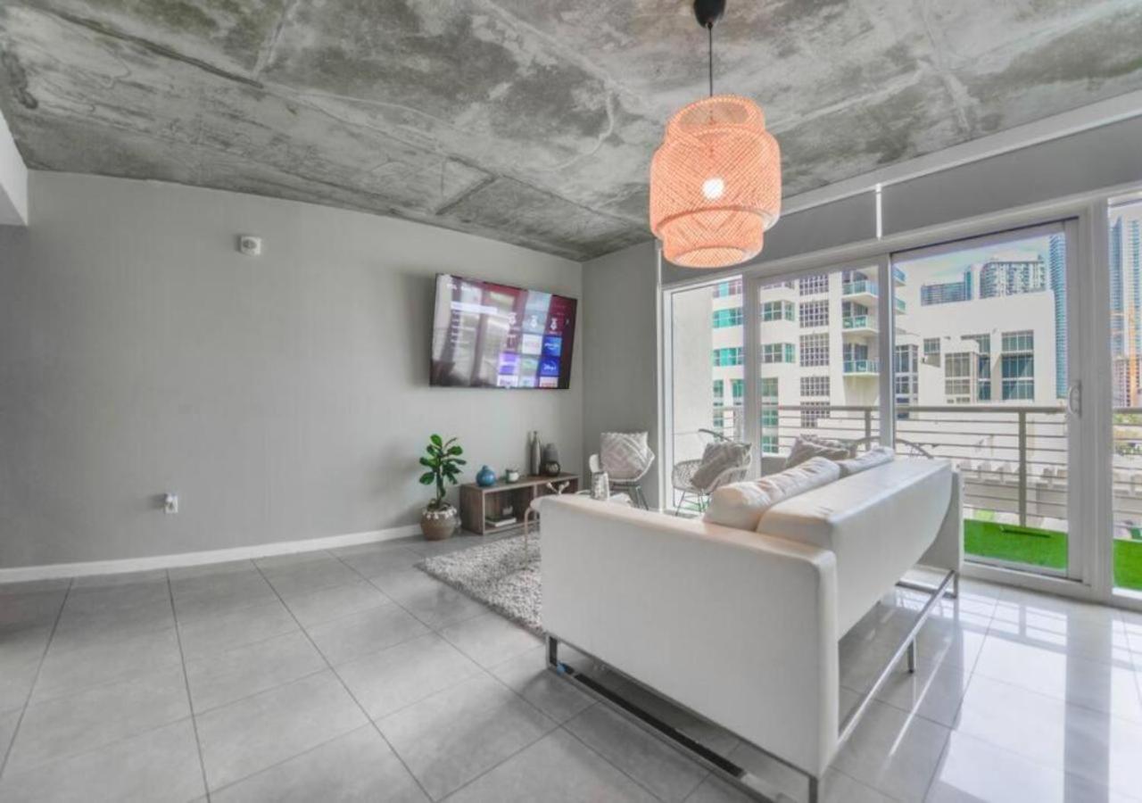 Amazing Condo with Pool at Midblock Miami