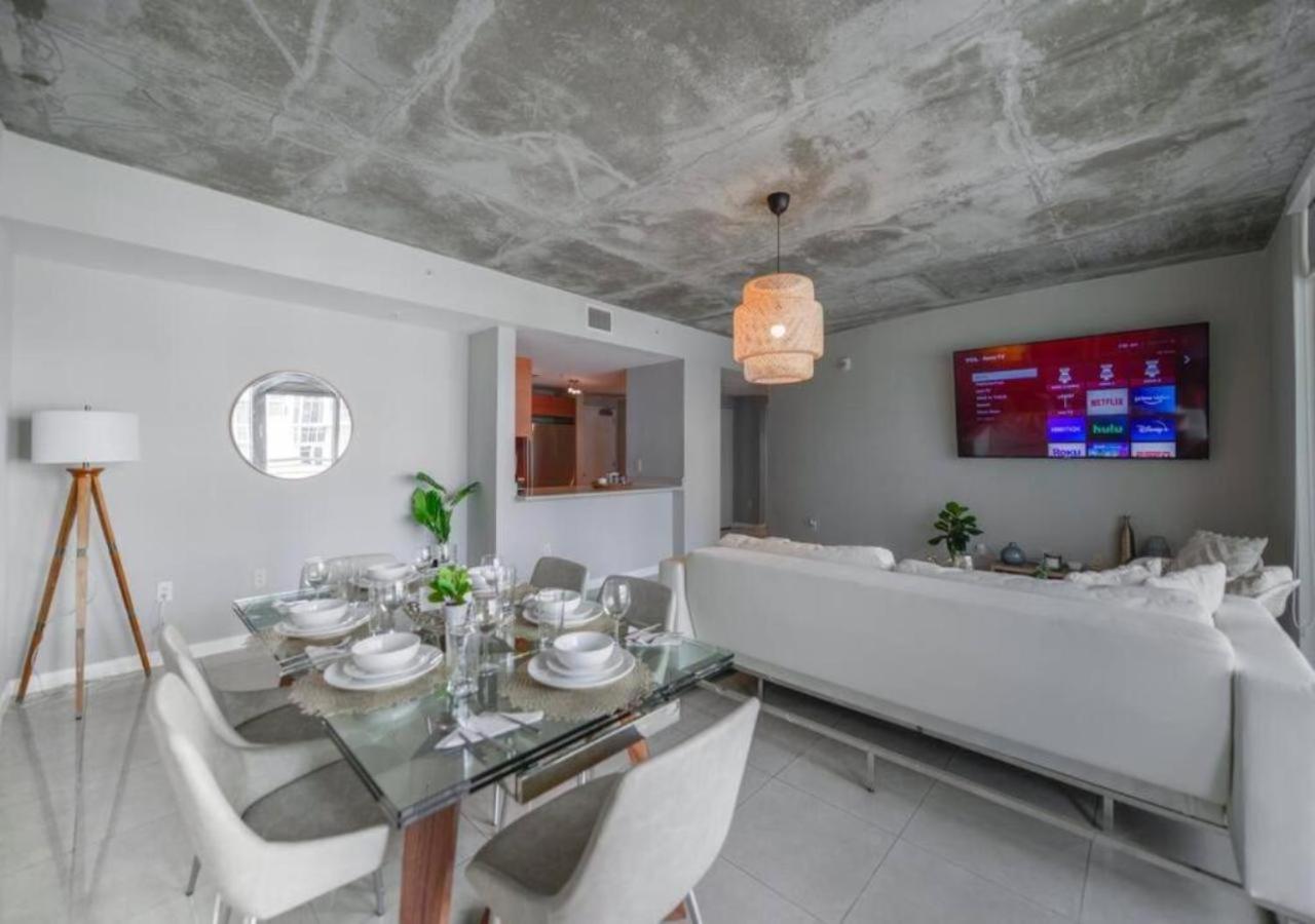 Amazing Condo with Pool at Midblock Miami