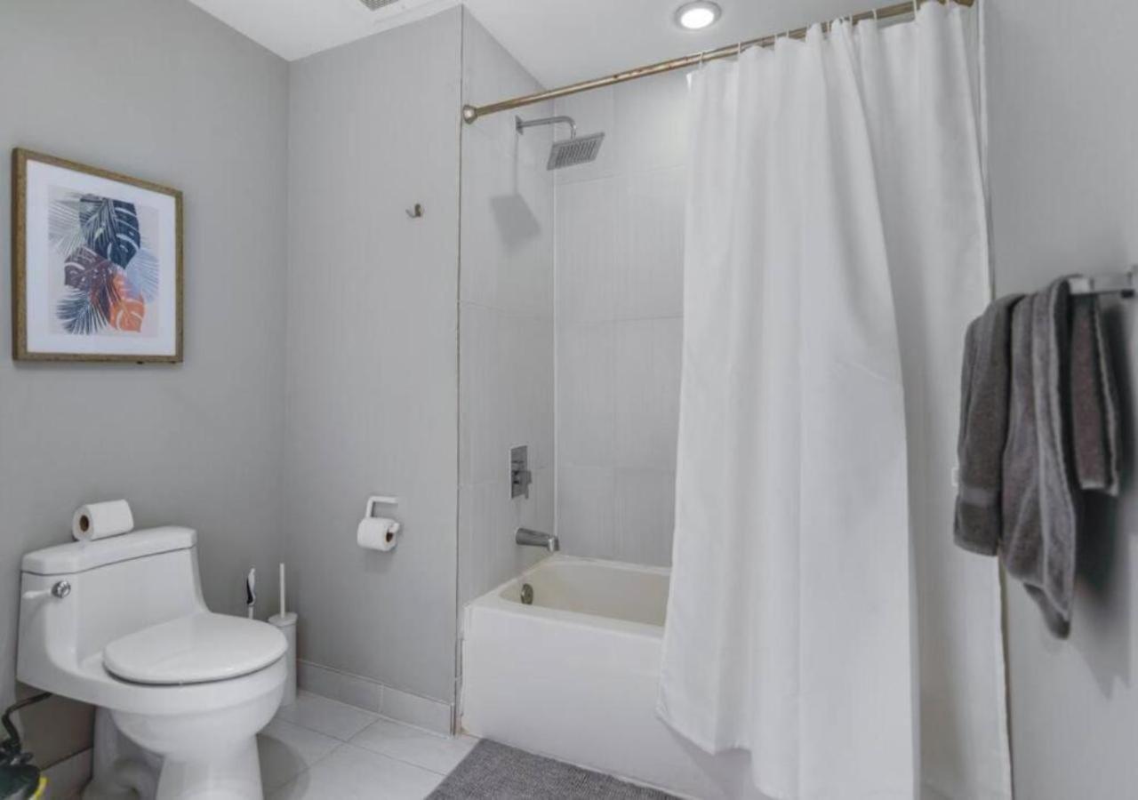 Amazing Condo with Pool at Midblock Miami