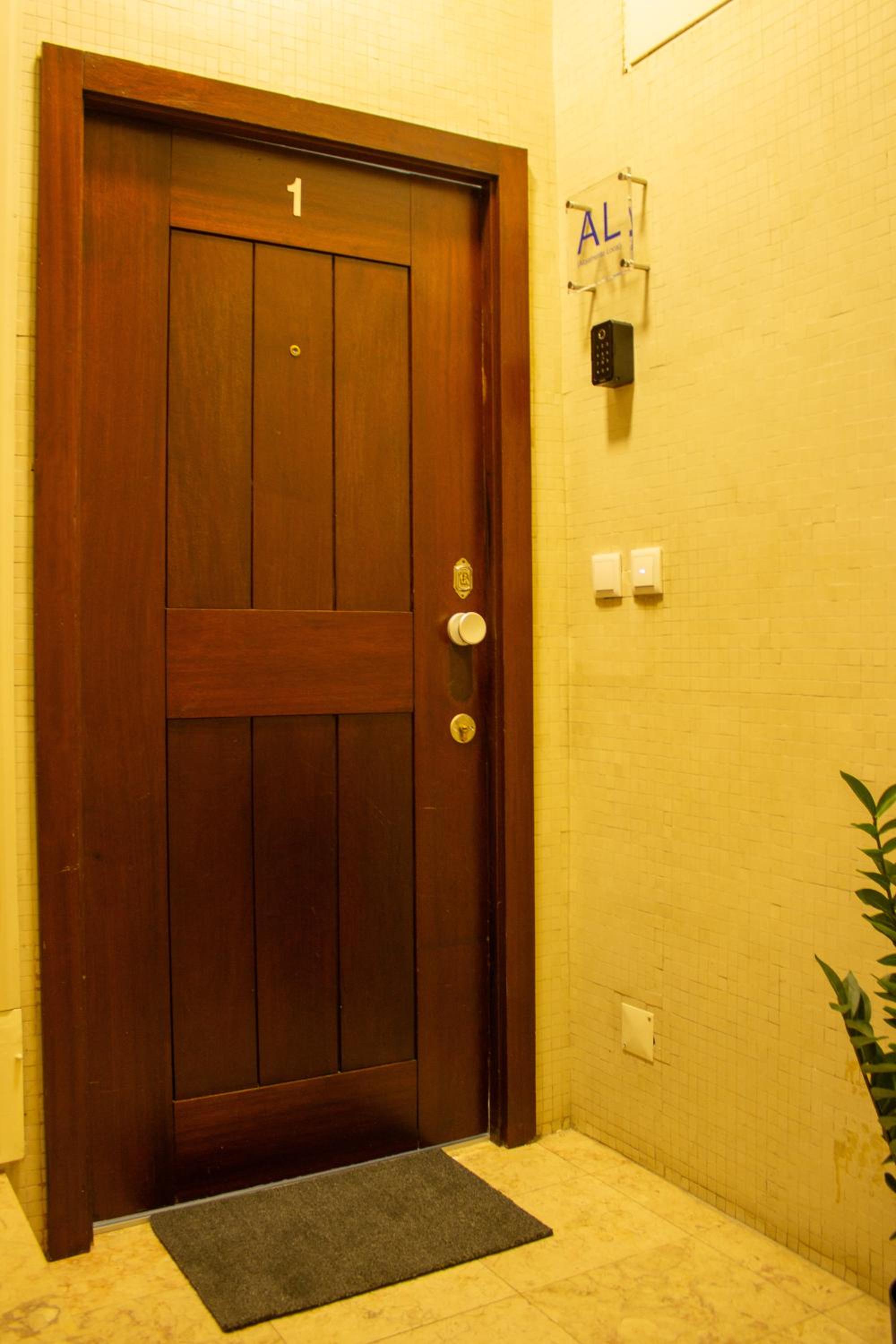 Photo 33