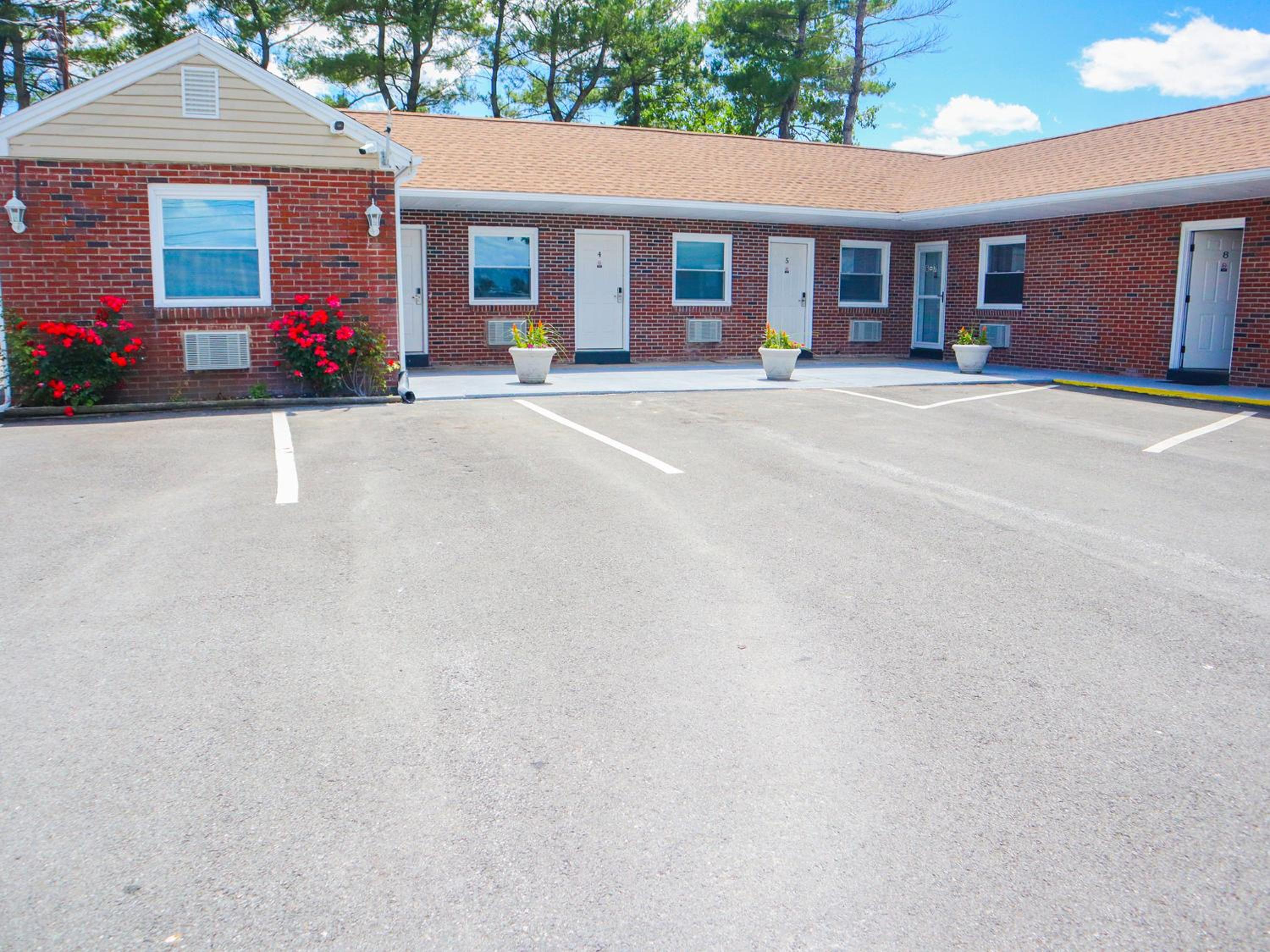 Hotel The Lancaster Motel By OYO Ronks near Paradise - Image 1