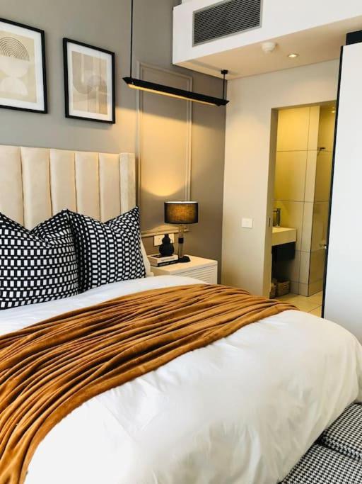 Hotel Presidential Suite - Image 1