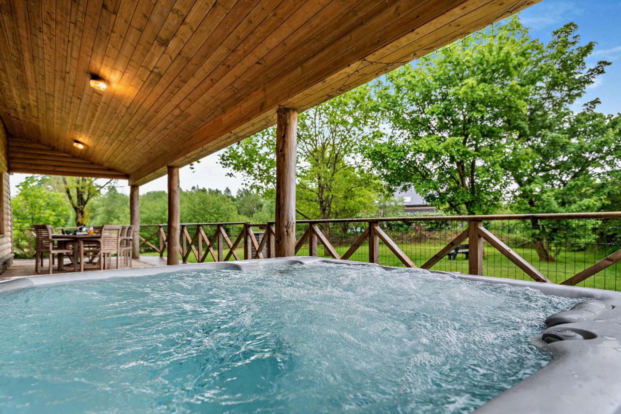Rhosllyn Retreats - Lakeside Lodge view 3