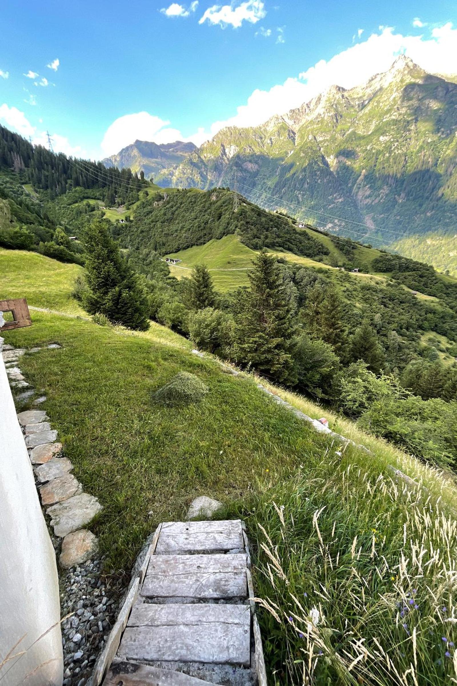 Maiensäss, Berghütte Pundelon - autark, voll ausgestattet, Ressourcen begrenzt
