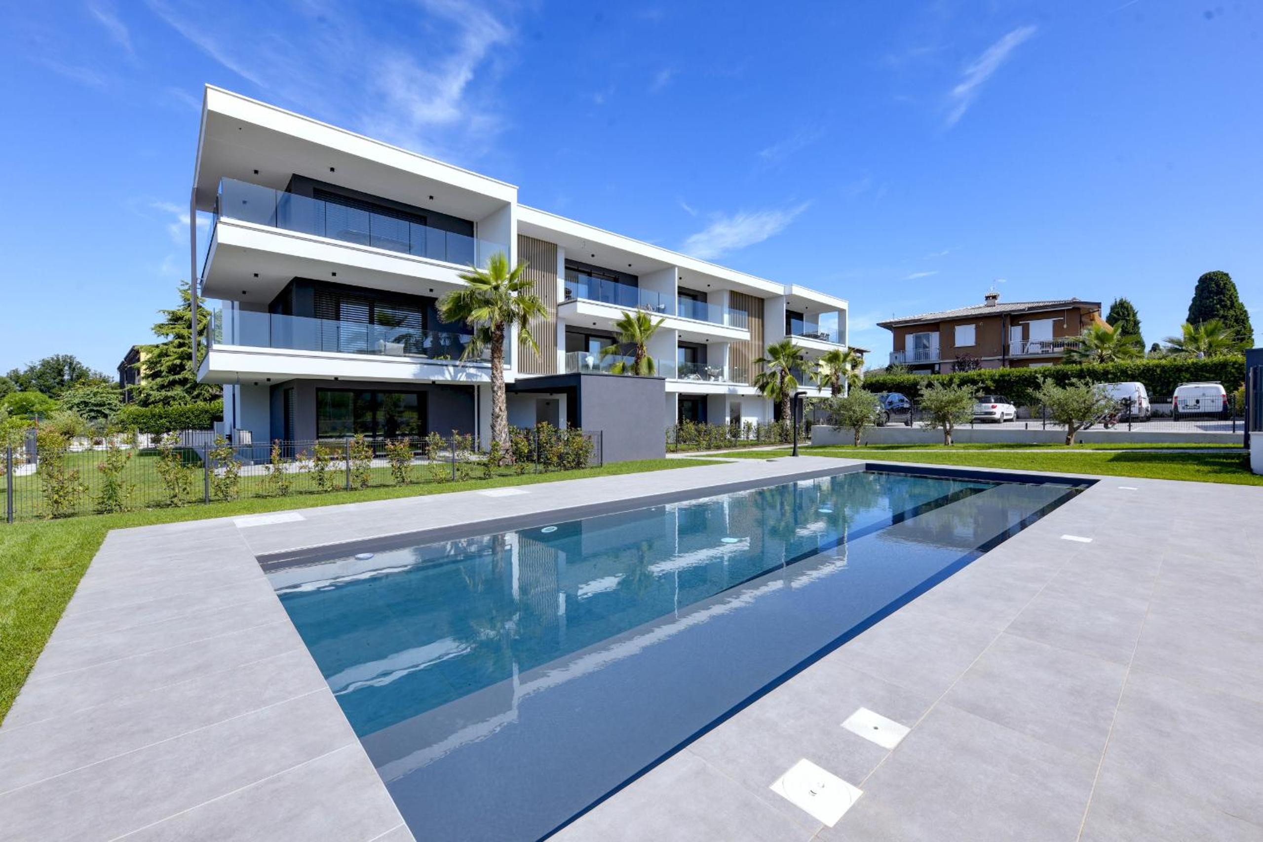 MGH Luxury - Palms Residence Sirmione N2 view 2