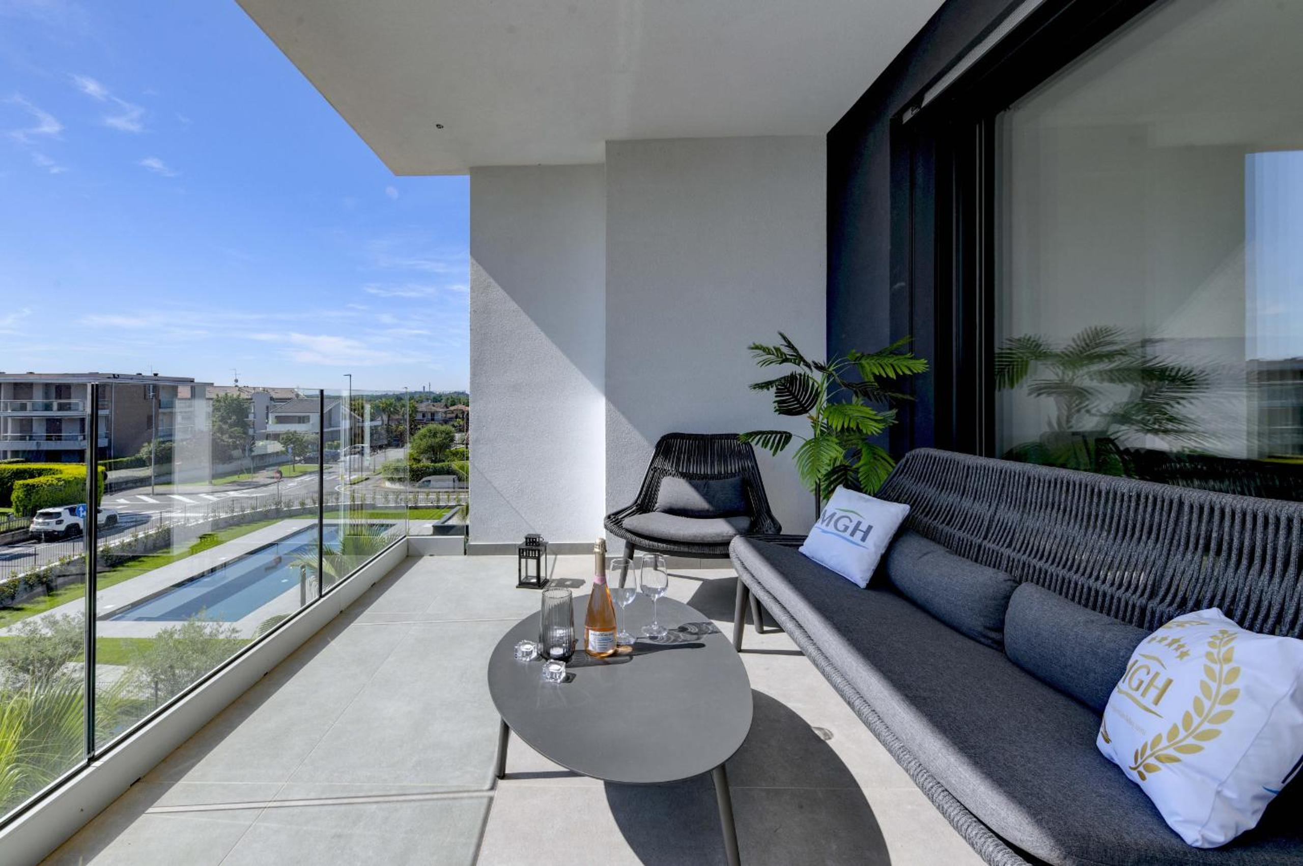 MGH Luxury - Palms Residence Sirmione N2 view 5