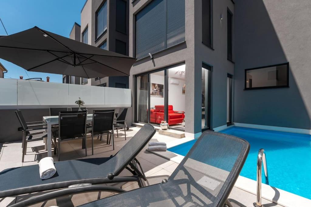 Casa Cadoc by Briskva