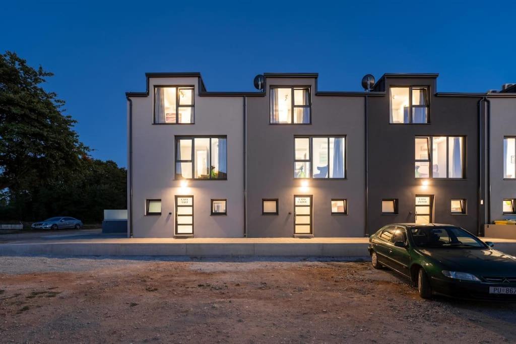 Casa Cadoc by Briskva