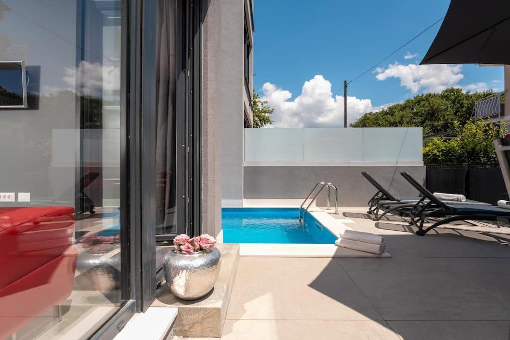 Casa Cadoc by Briskva