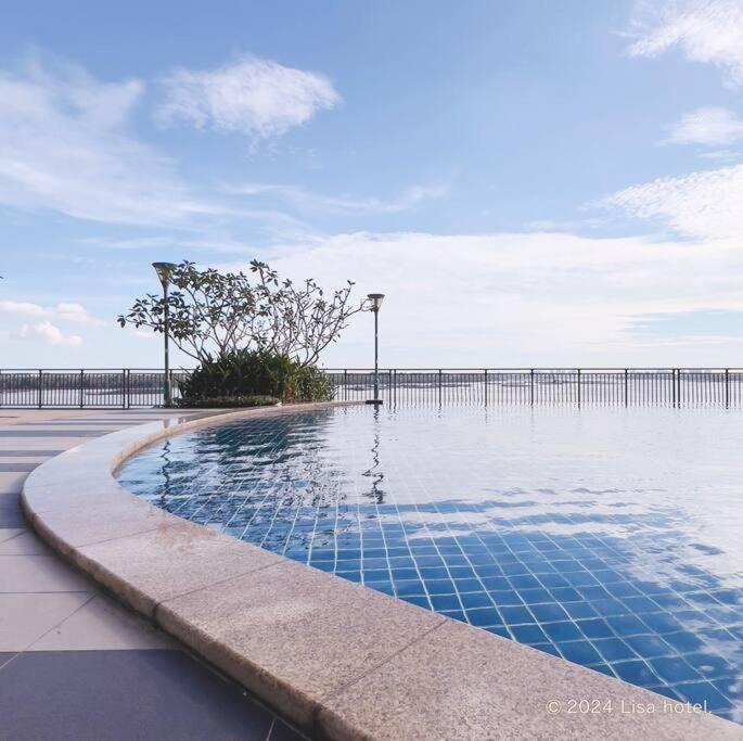 Modern room with High Floor Seaview Near CIQ
