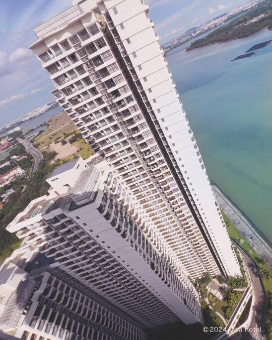 Modern room with High Floor Seaview Near CIQ