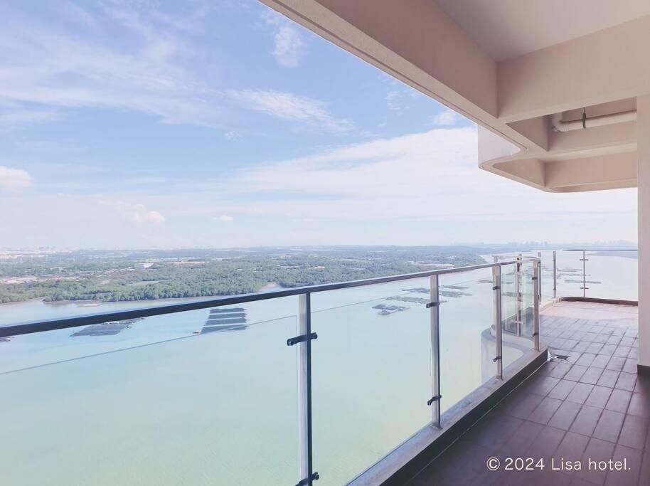 Modern room with High Floor Seaview Near CIQ