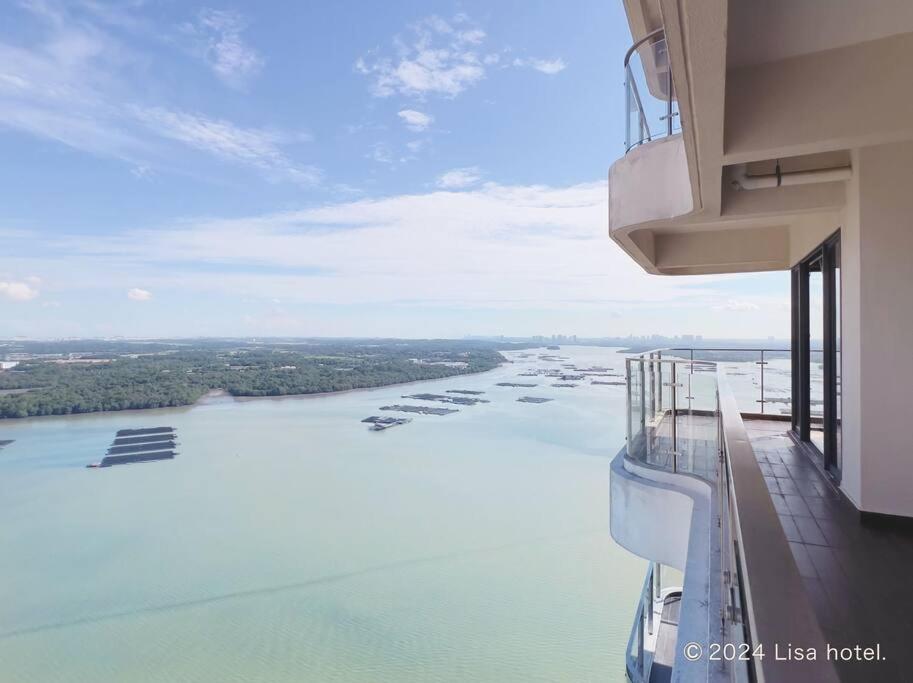 Modern room with High Floor Seaview Near CIQ