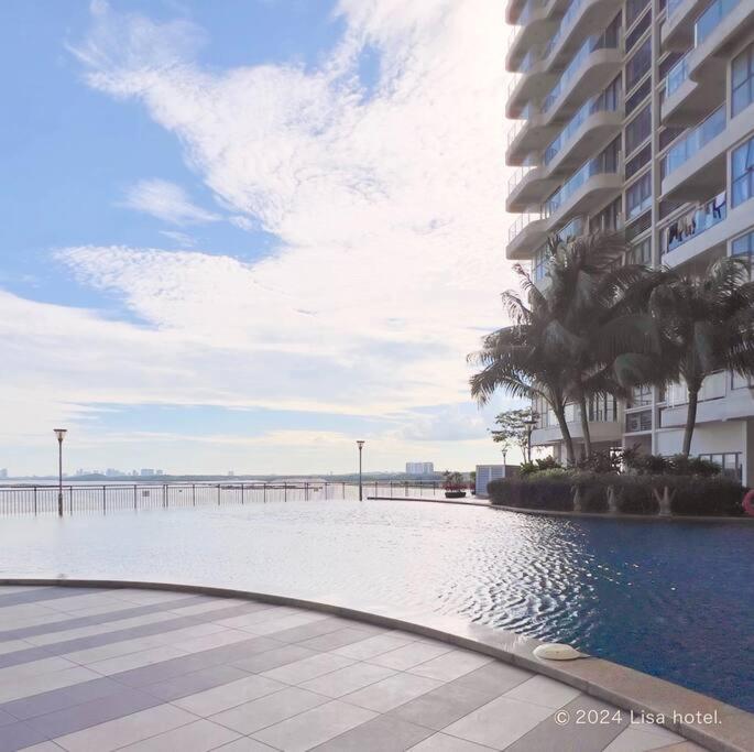 Modern room with High Floor Seaview Near CIQ