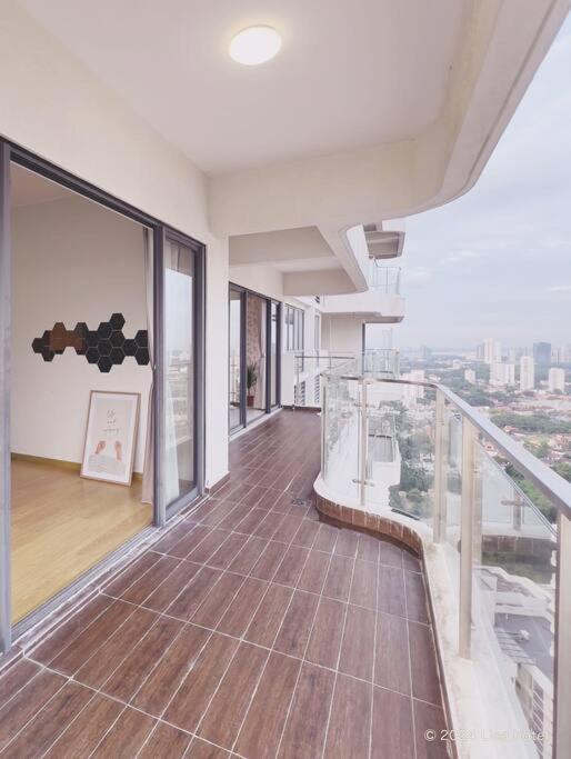 Modern room with High Floor Seaview Near CIQ