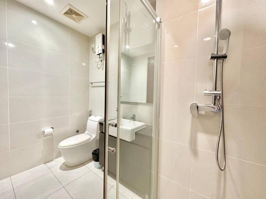 Modern room with High Floor Seaview Near CIQ