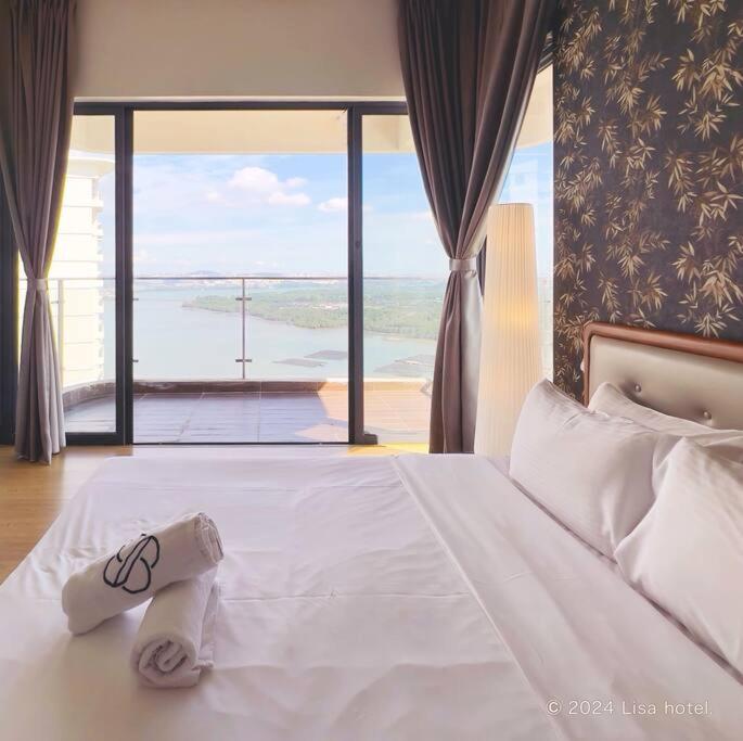 Modern room with High Floor Seaview Near CIQ