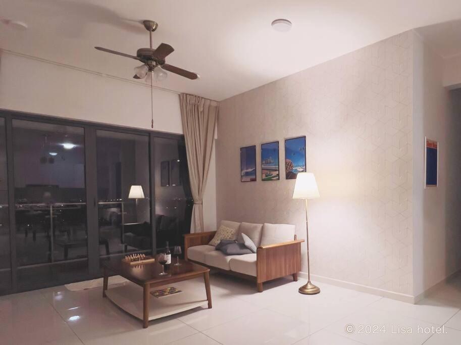 Modern room with High Floor Seaview Near CIQ