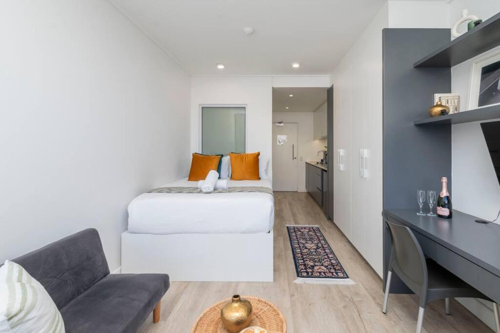 Chic Urban Studio at 1 on Albert view 2