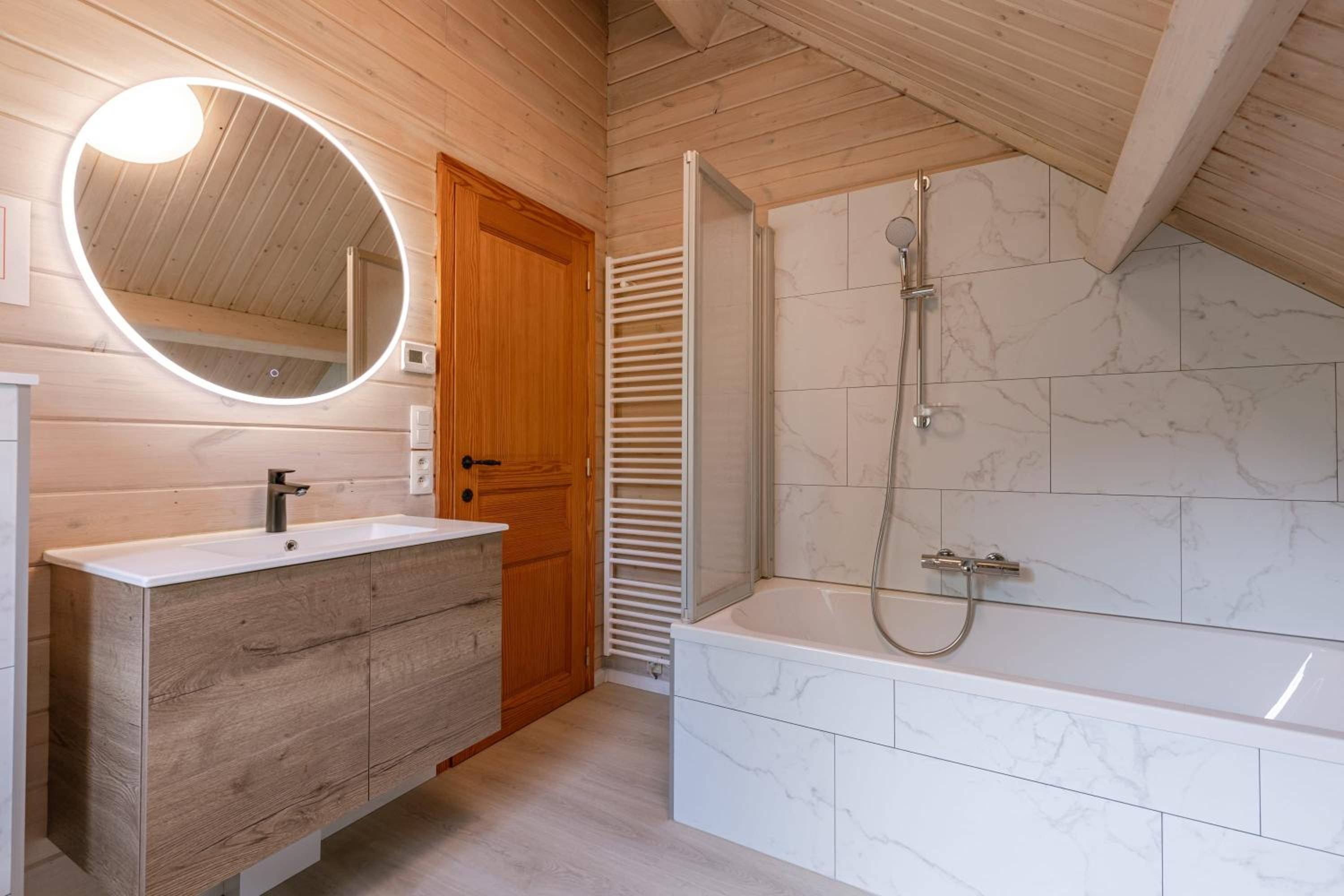Huswell - Tranquil retreat, cozy chalet in the heart of Urse