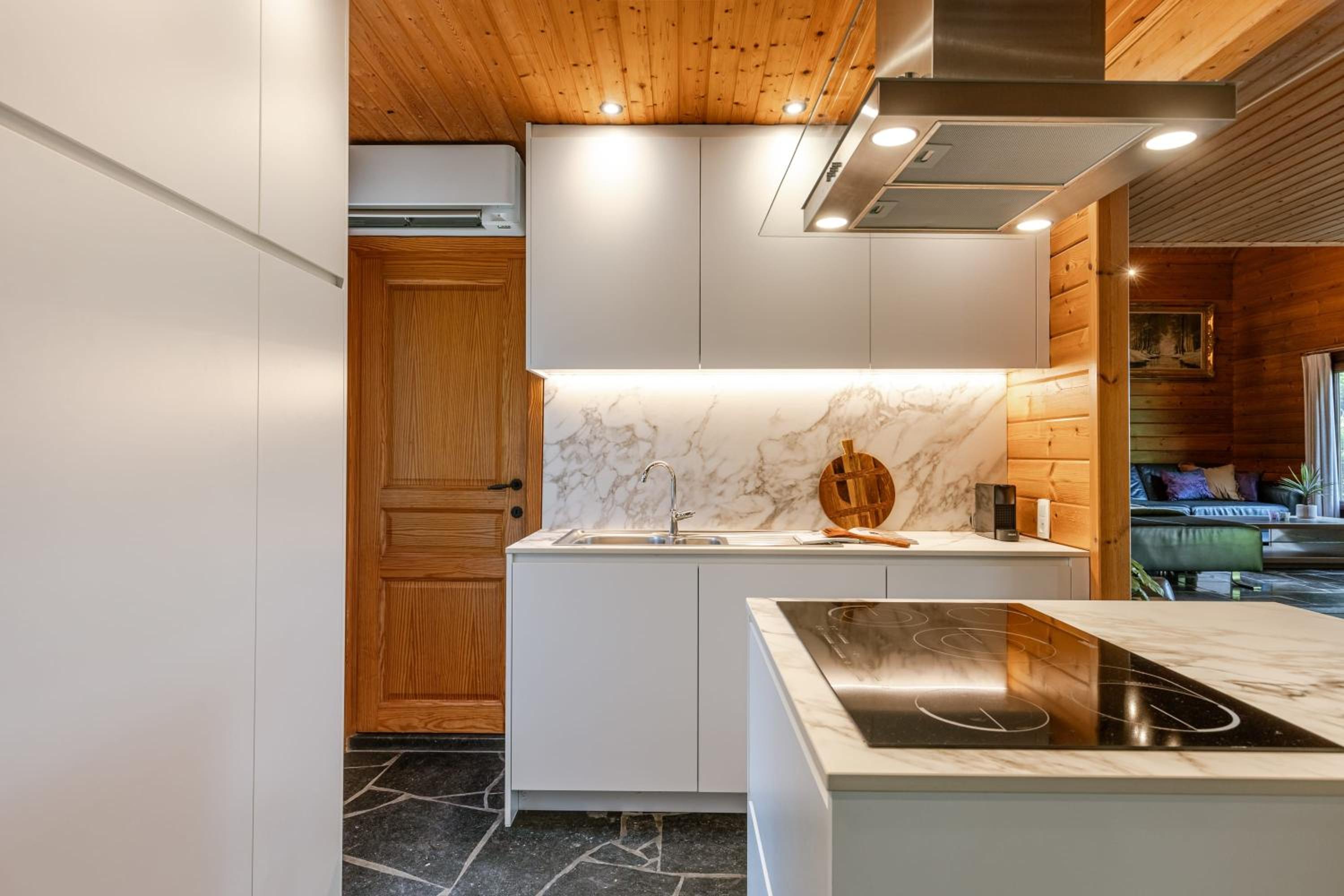 Huswell - Tranquil retreat, cozy chalet in the heart of Urse