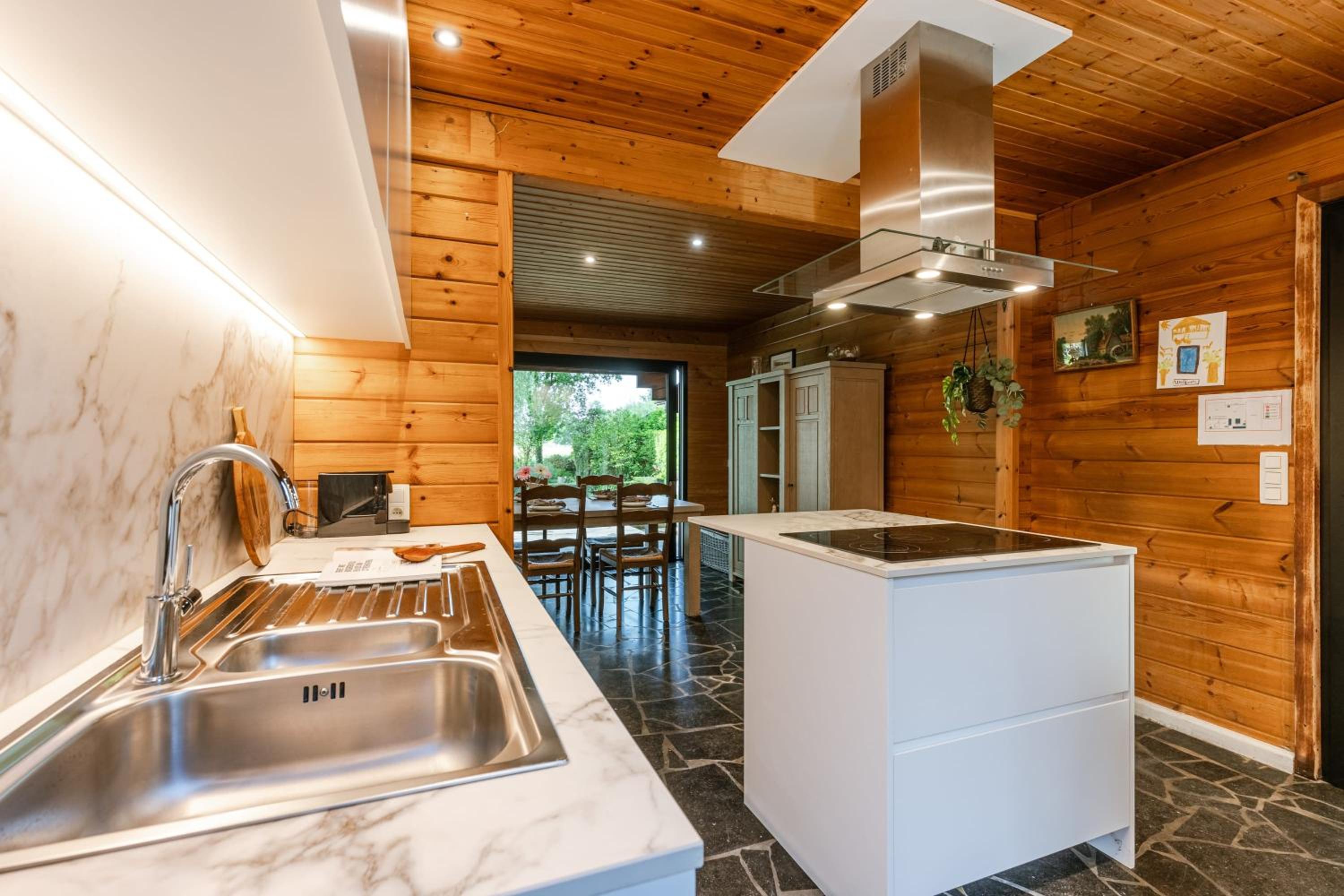 Huswell - Tranquil retreat, cozy chalet in the heart of Urse