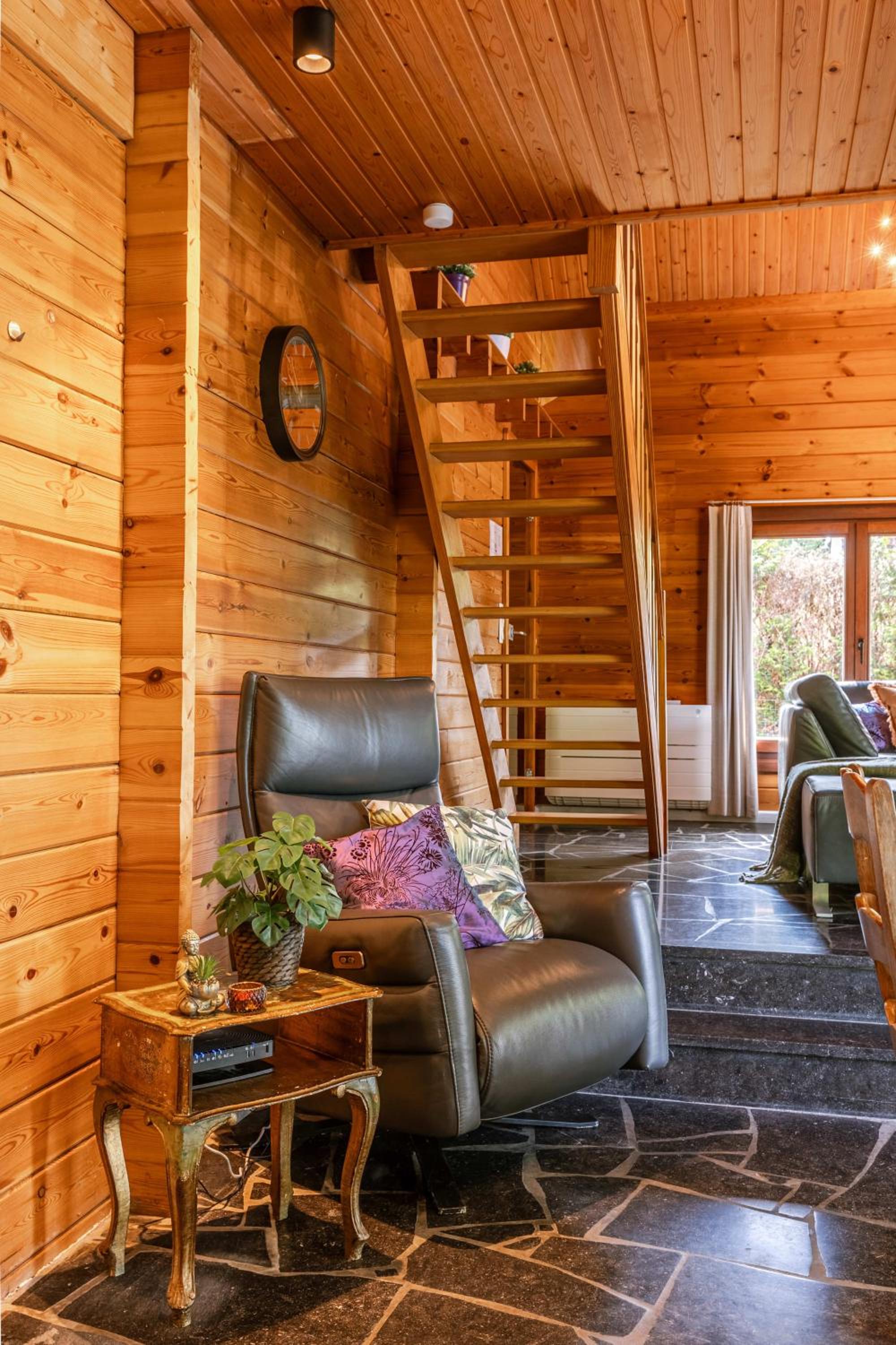 Huswell - Tranquil retreat, cozy chalet in the heart of Urse
