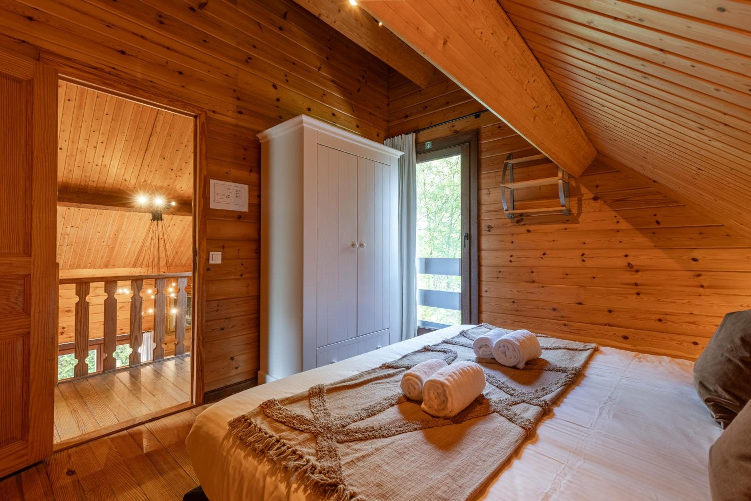 Huswell - Tranquil retreat, cozy chalet in the heart of Urse