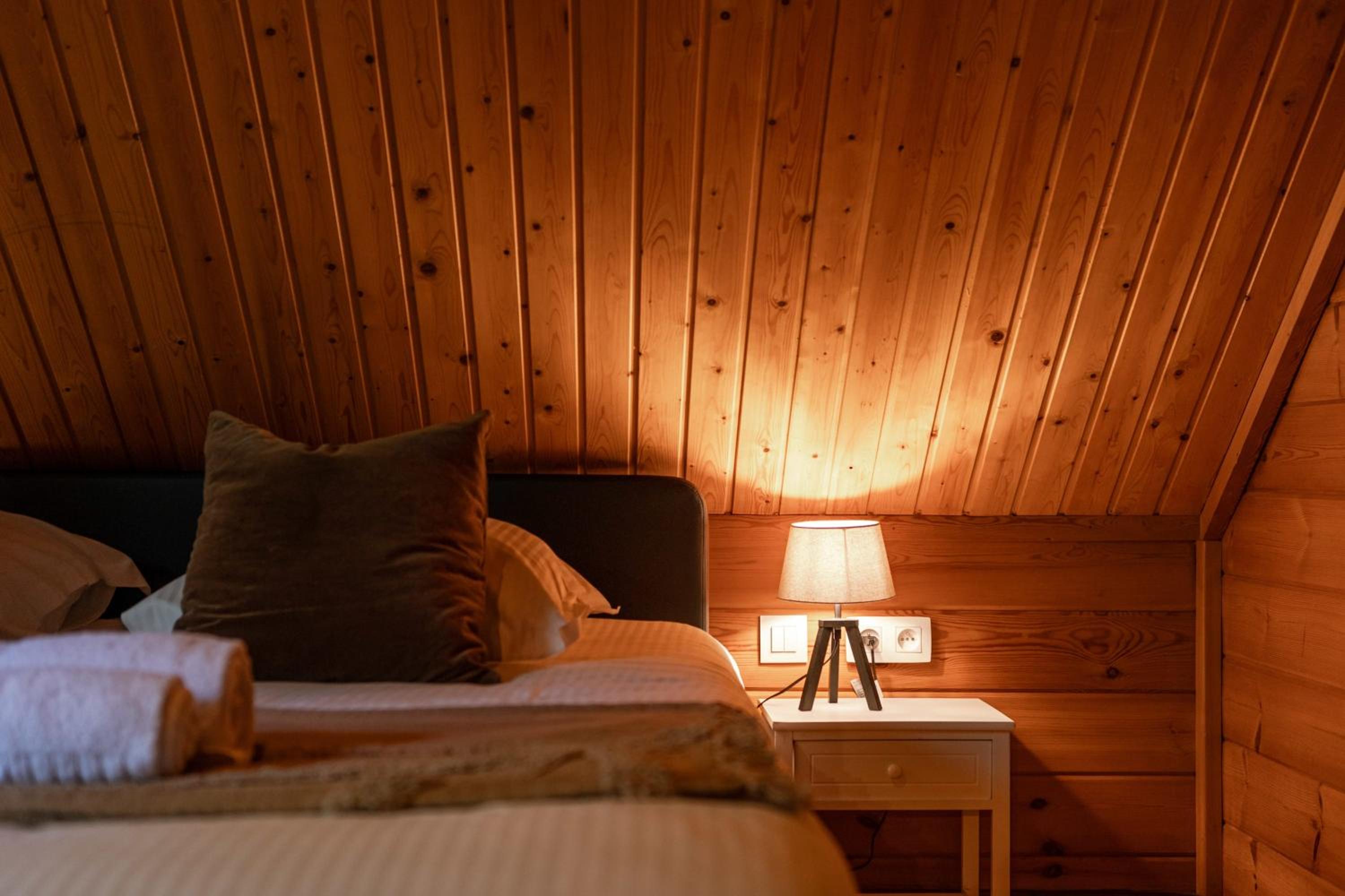 Huswell - Tranquil retreat, cozy chalet in the heart of Urse