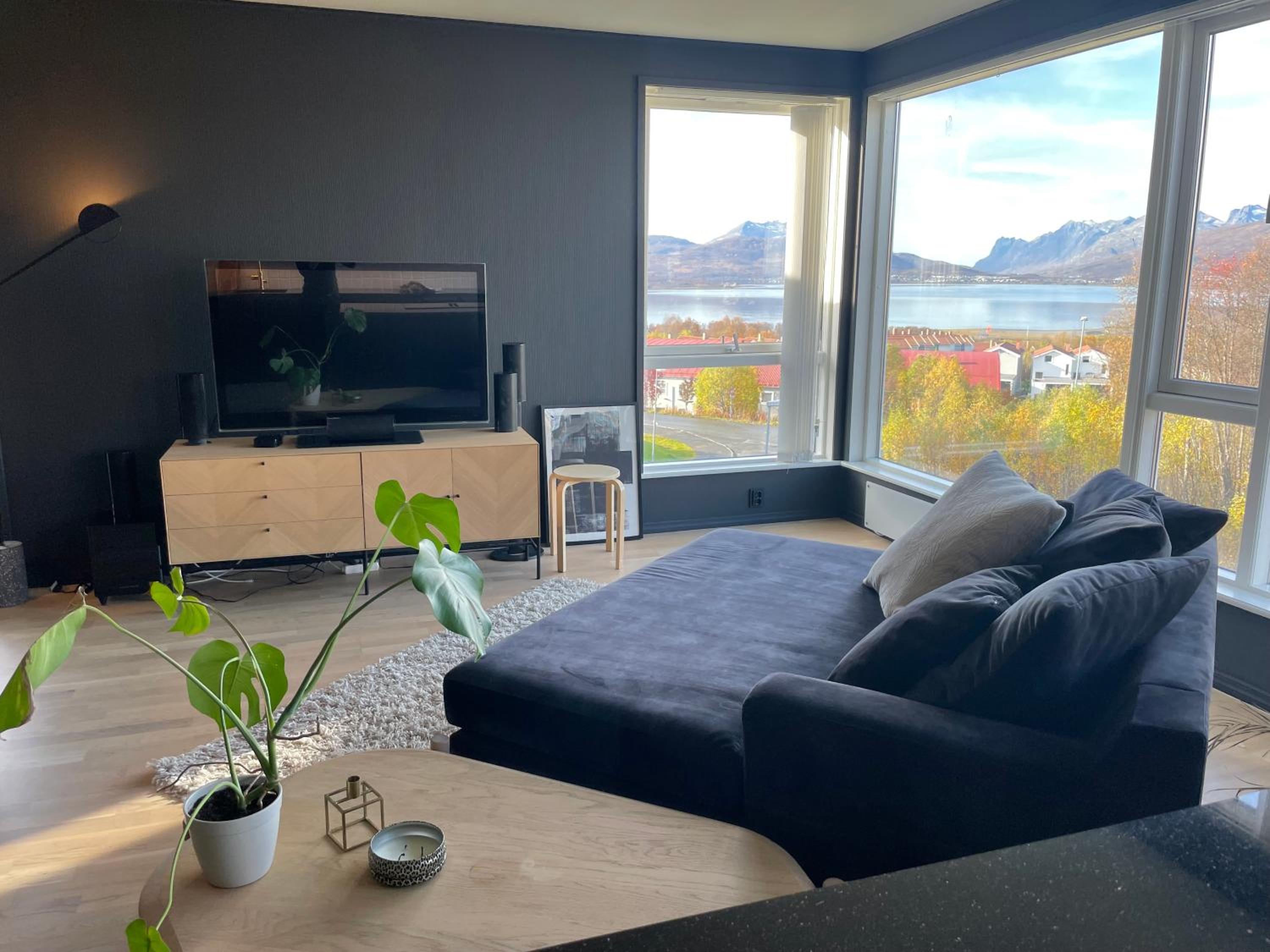 Modern apartment close to everything! view 4