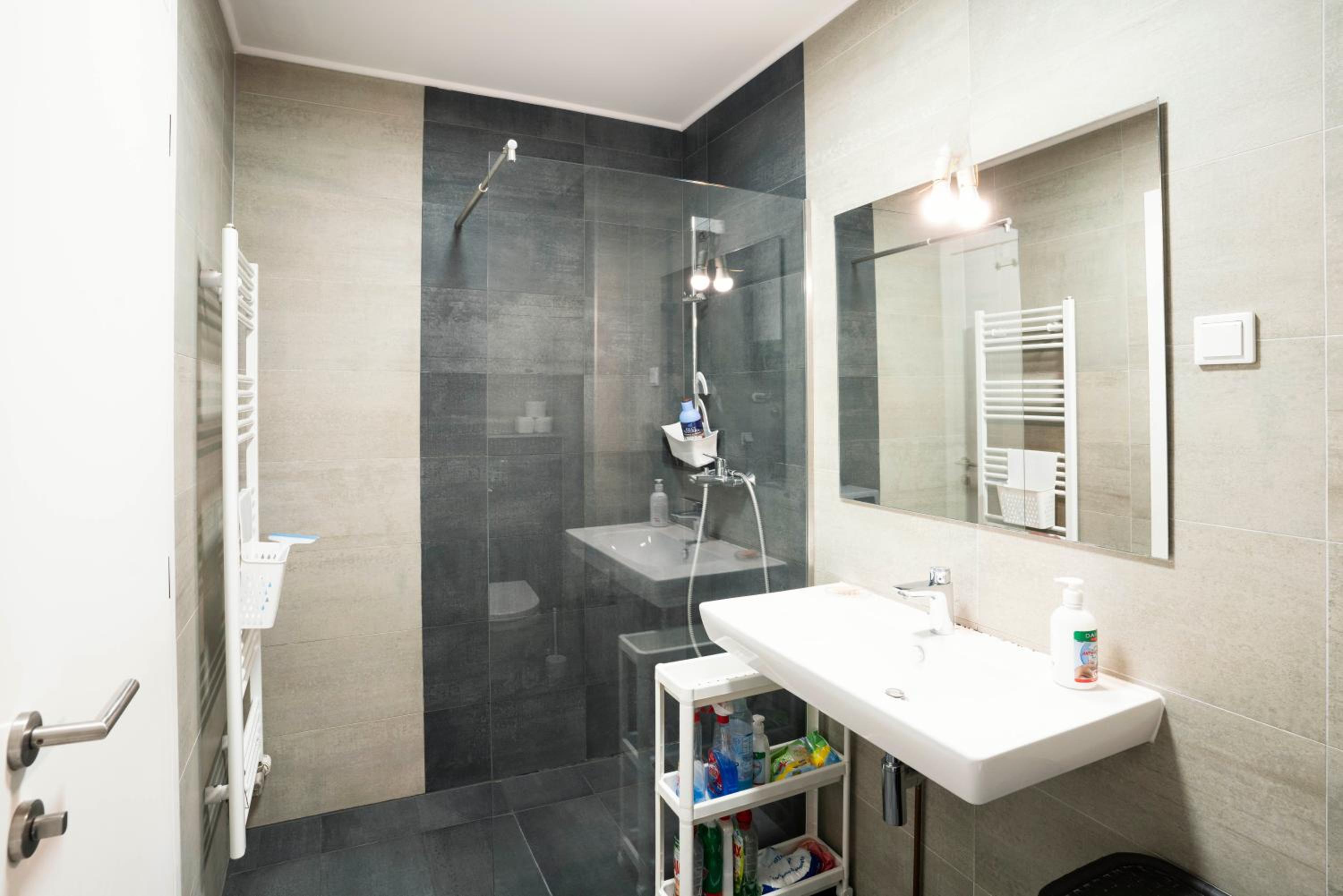 Sunny Modern 1-Bedroom Apartment